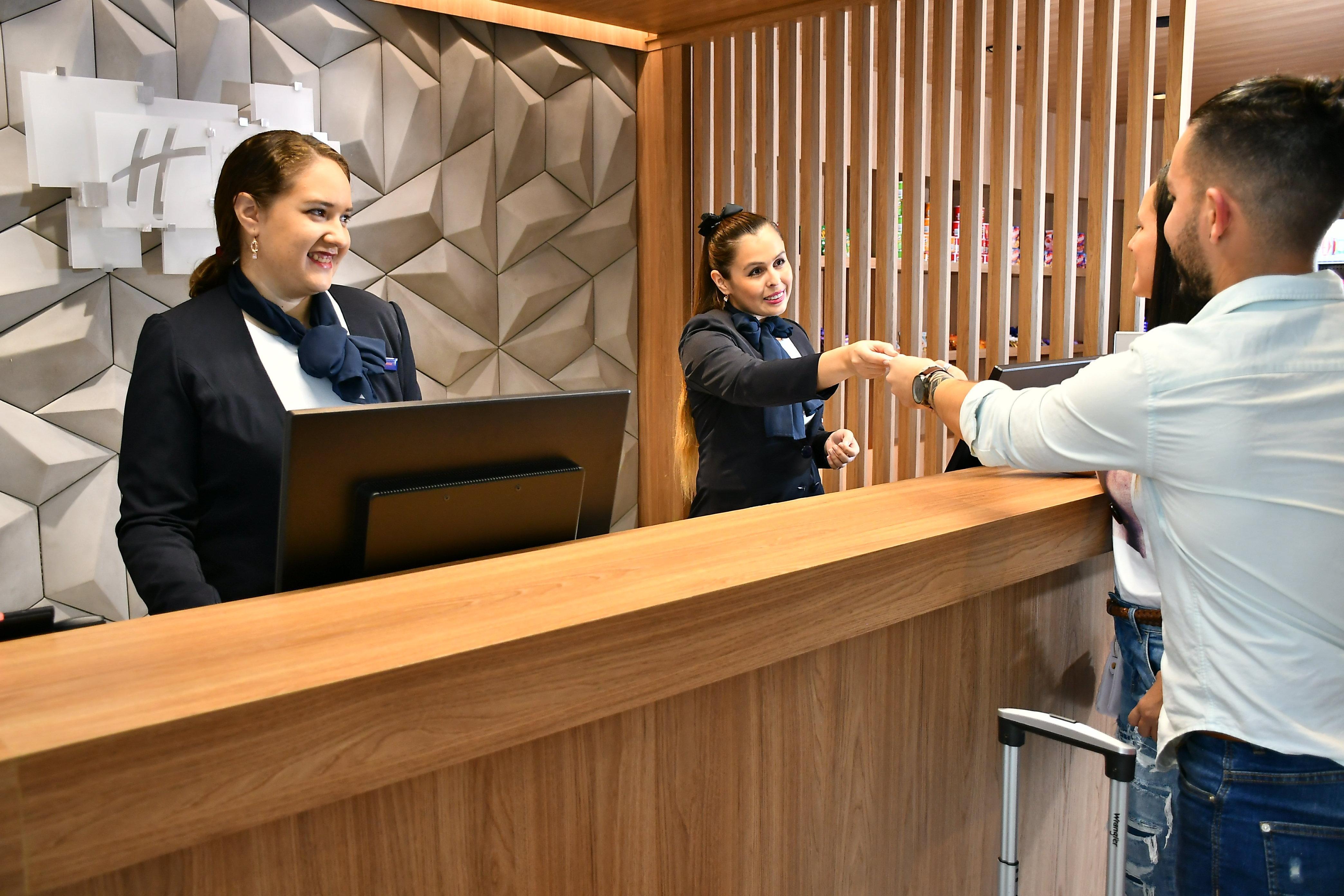 Holiday Inn Express Asuncion Aviadores By Ihg Esterno foto